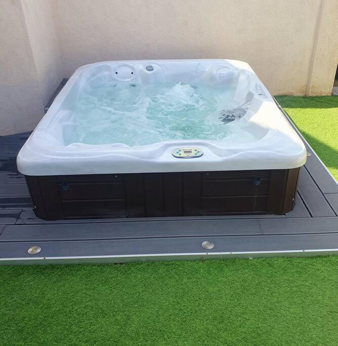 Joli Haut De Villa 3 Chambres Climatise Avec Jacuzzi Marignane Exteriér fotografie